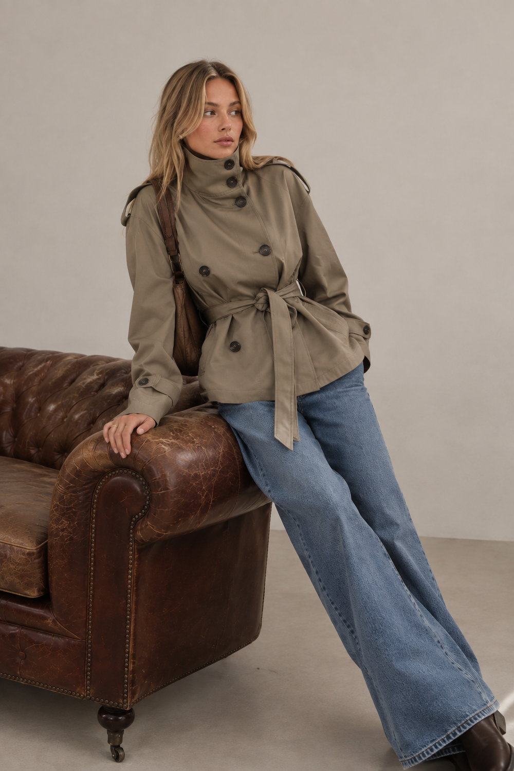 Emma – Gabardina Corta